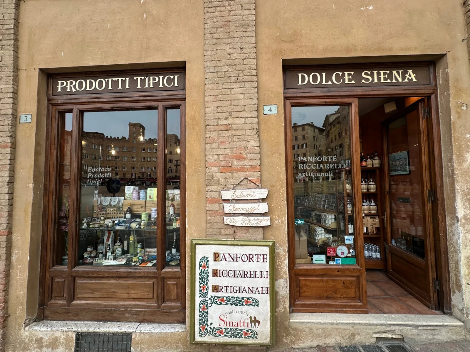 Bar Pasticceria Dolce Siena voor koffie, gebak en lunch in Siena in Siena