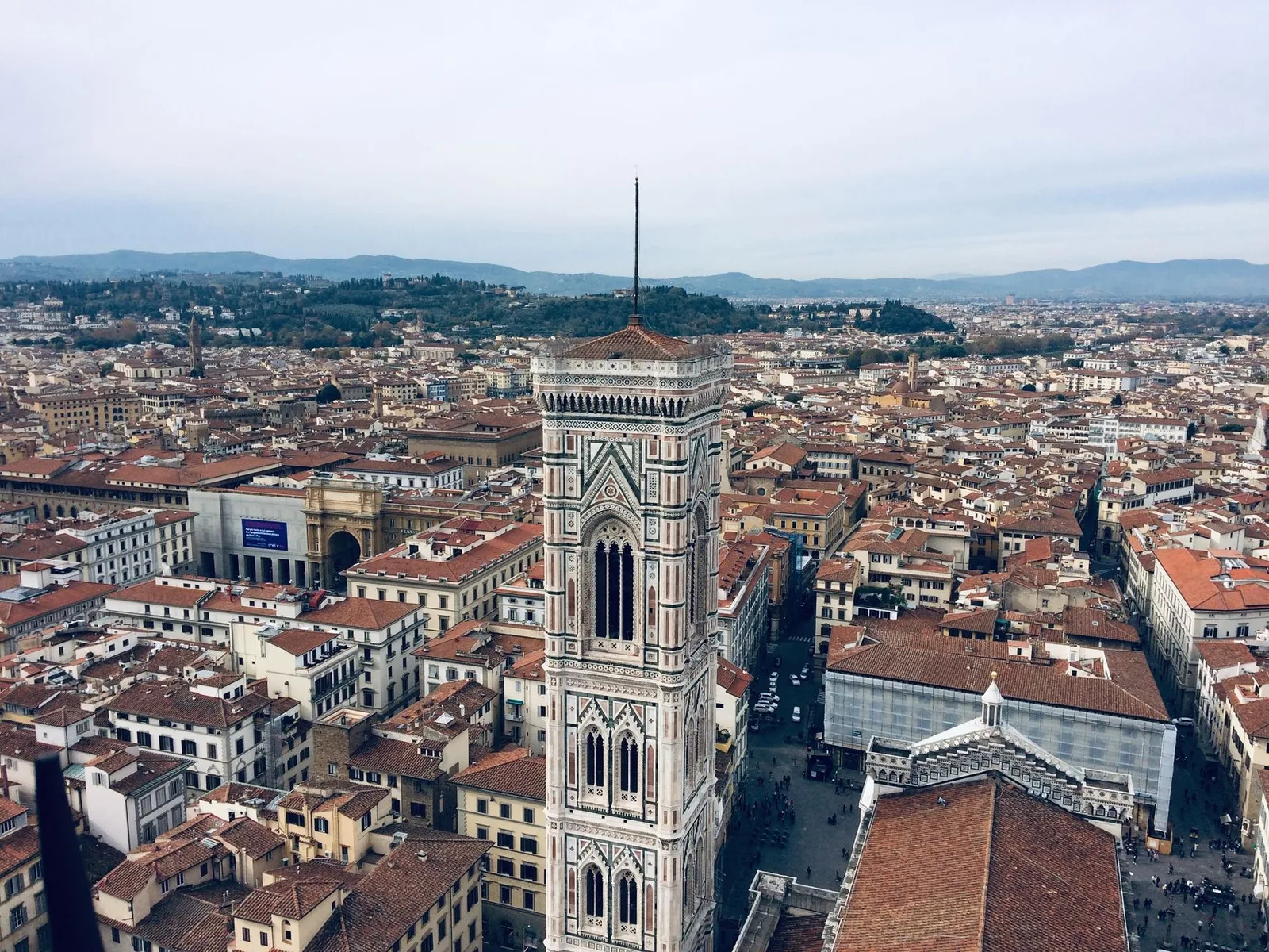 Beklim de klokkentoren van Giotto in Florence in Florence