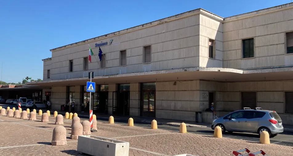 Parkeren bij station Siena: Parcheggio La Stazione en de route naar het centrum in Siena